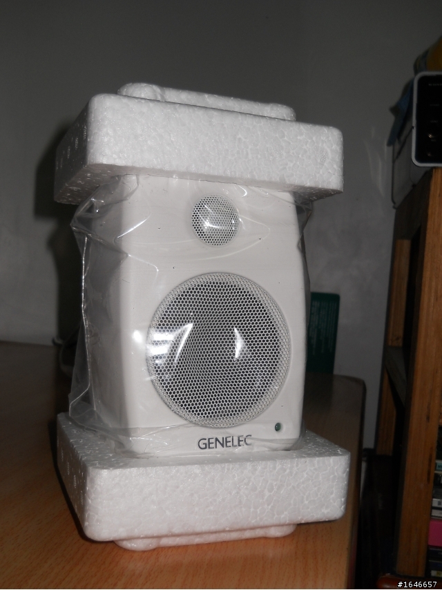[開箱][MOBILE 01此品牌首發]  精緻可愛迷你型主動式喇叭新品開箱  GENELEC 6010A