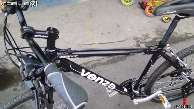 想買人生第一台車，但是這台車配備好像跟原廠車都不一樣!?