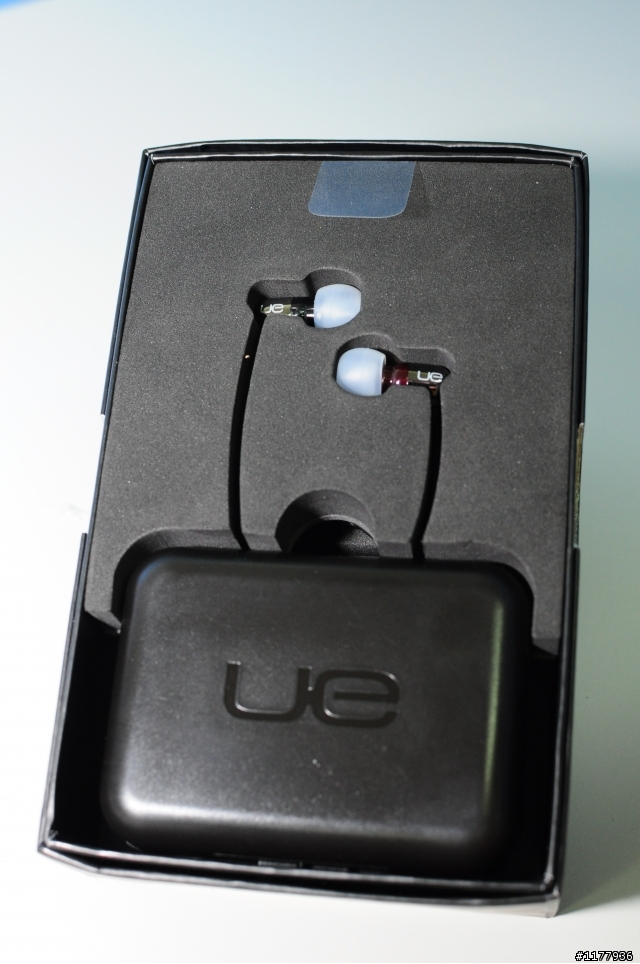 [心得/開箱]Ultimate Ears ue700心得兼...極簡陋小開箱