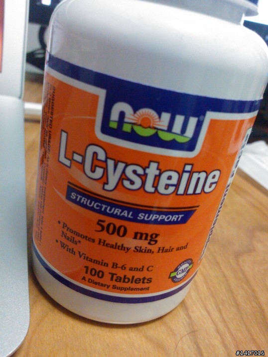 請問L-Cysteine美白錠原來的顏色是純白的嗎？
