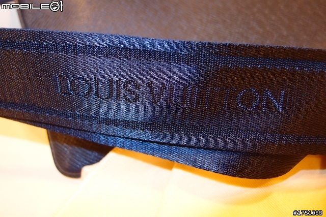 媽呀~我有名牌包了!!!---LV M32629