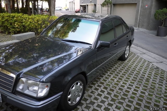 請問1993年出廠的W124 E220殘值多少錢呢(上傳照片囉)