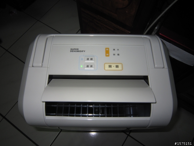 [新手開箱]日立除濕機RD-12CG......不想打廣告 可是真的好便宜