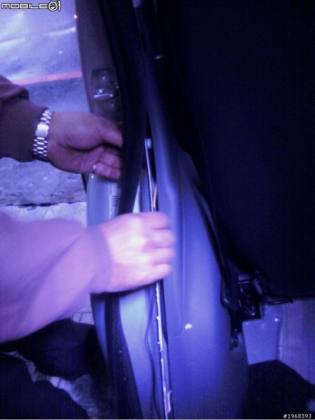 peugeot 107 安裝車門燈開關