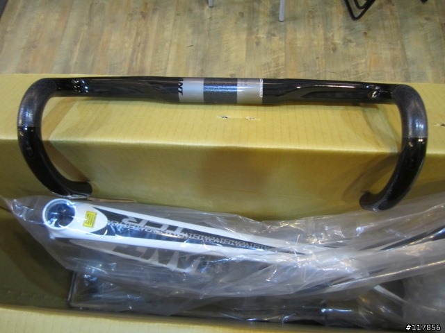 開箱 2012 GIANT TCR ADVANCED SL ISP 拼了~纏纏A 給他換下去~~