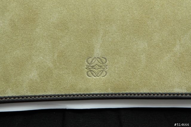 麂皮小牛皮小羊皮一次滿足的情人禮--LOEWE "Amazona" 長夾