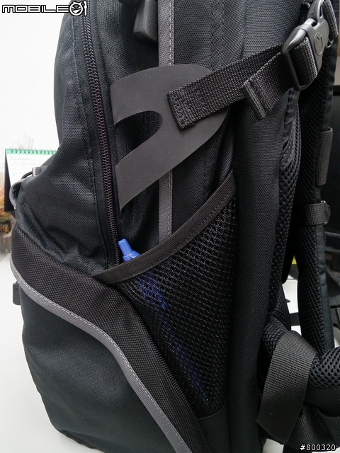 [開箱] 帶大腳架旅遊Lowepro CompuRover AW 羅普 電腦羅孚客 相機後背包