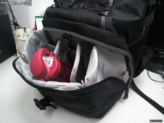 [開箱] 帶大腳架旅遊Lowepro CompuRover AW 羅普 電腦羅孚客 相機後背包