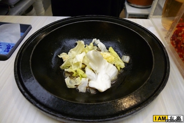 [景點] 鳳山。石二鍋 (不能訂位的店家 ! 只能現場排...)