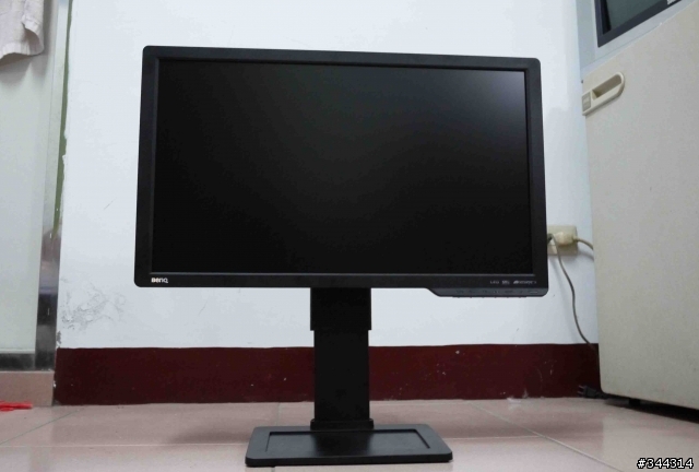 BENQ  XL2410T簡單開箱~(外加 曜越黑者、i-rocksKR6260)