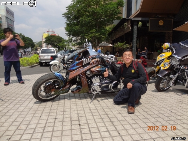 20120219越南胡志明市第一郡 NEW WORLD後方 八月革命路上    20台重型機車