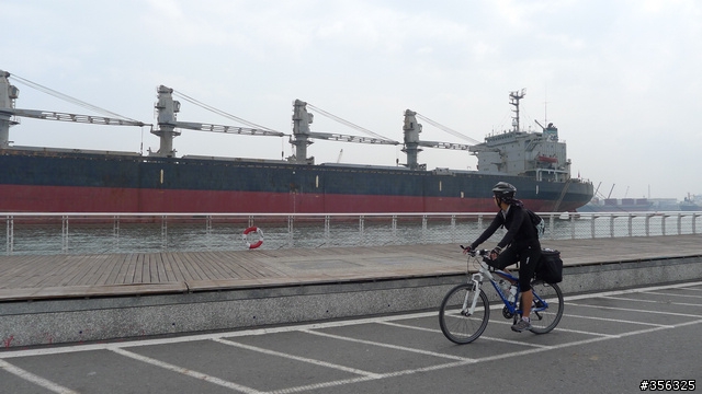 [遊記] 登德陽艦，爬高雄燈塔，逛旗津島台南-高雄單車順風行！