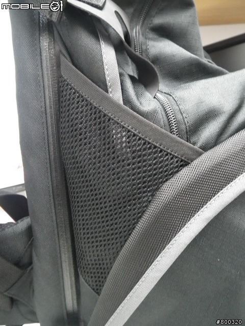 [開箱] 帶大腳架旅遊Lowepro CompuRover AW 羅普 電腦羅孚客 相機後背包