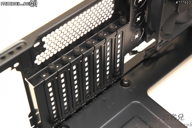 Corsair入門Gaming Case 300R簡單輕鬆看