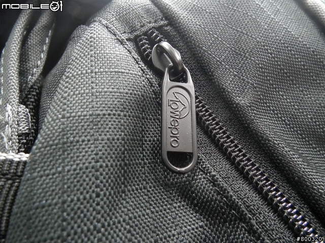 [開箱] 帶大腳架旅遊Lowepro CompuRover AW 羅普 電腦羅孚客 相機後背包