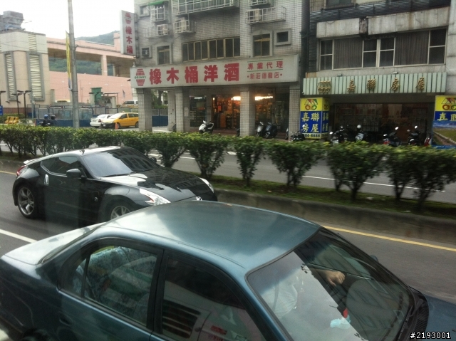 剛剛看到的 370Z