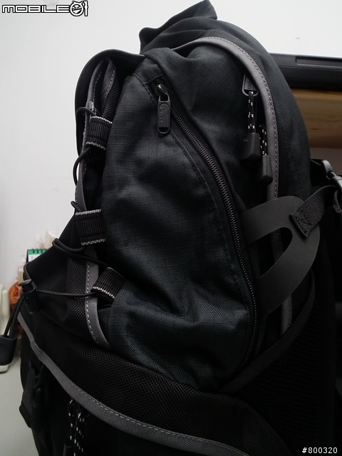 [開箱] 帶大腳架旅遊Lowepro CompuRover AW 羅普 電腦羅孚客 相機後背包