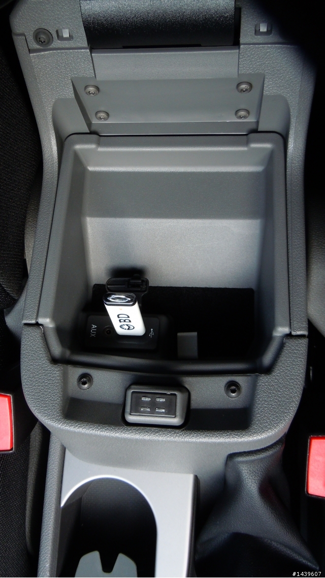 [樸實開箱] Ford FOCUS 1.8 5D