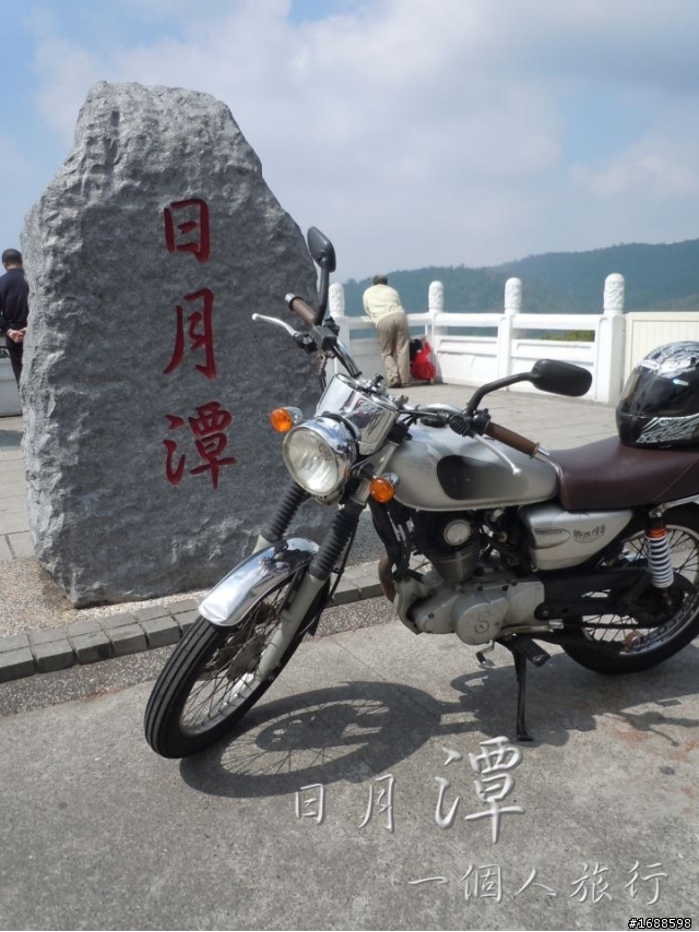 各位大大可以幫我把兩邊的路人去掉嗎