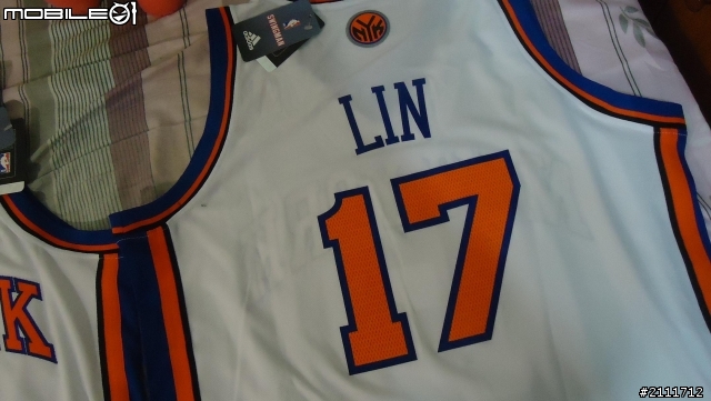 分享開箱：尼克隊 林書豪 Jeremy Lin #17 球衣 Swingman(球迷版)