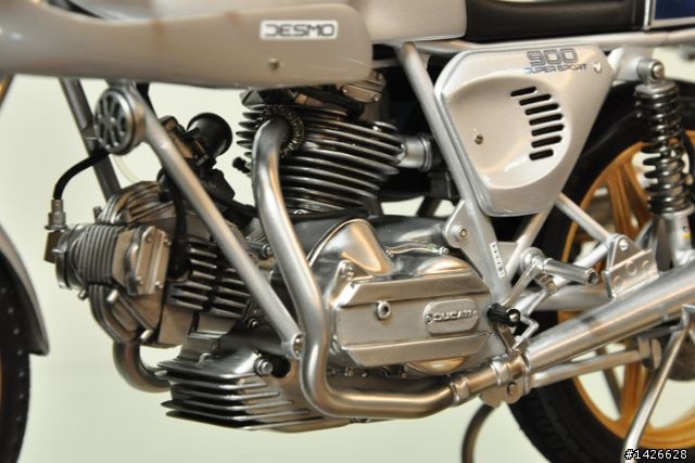 機車聰聰聰 --- 1/12  DUCATI 900SS 製作分享