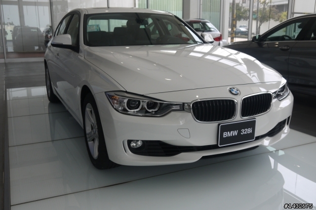 2012  F30之展示間側拍...