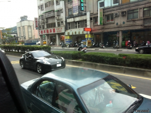 剛剛看到的 370Z