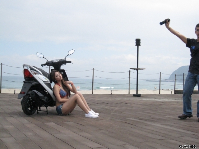 請問大家這一台是什麼車?小妹我不懂