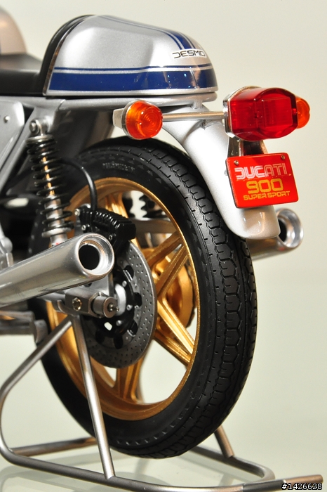 機車聰聰聰 --- 1/12  DUCATI 900SS 製作分享