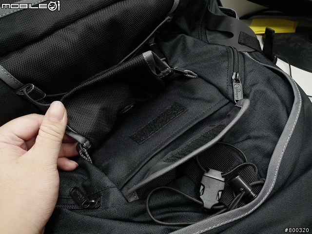 [開箱] 帶大腳架旅遊Lowepro CompuRover AW 羅普 電腦羅孚客 相機後背包