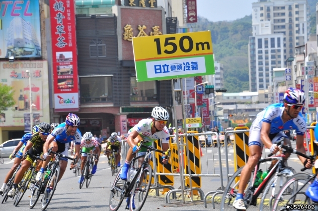 【影片】2012國際自由車環台公路大賽第7站 高雄市站~~最後衝刺畫面  精彩