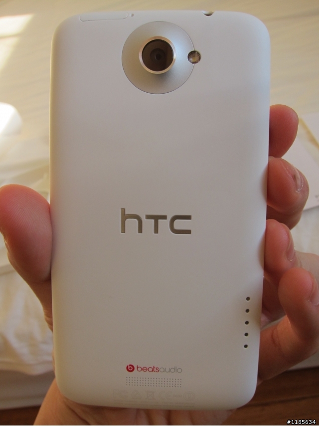[澳洲] HTC One X 開箱 （疑似淺黃斑又出現）