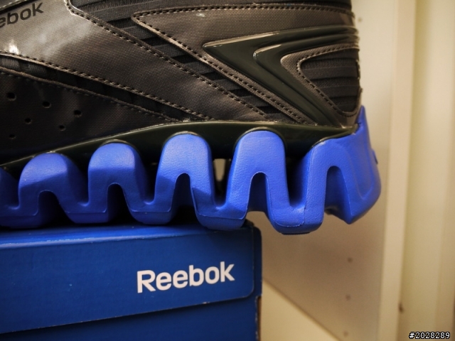 工作壓力大嗎？ 慢跑吧!!  Reebok Zigtech開箱分享