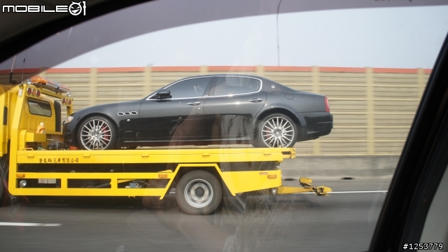 在國一路上遇到Maserati