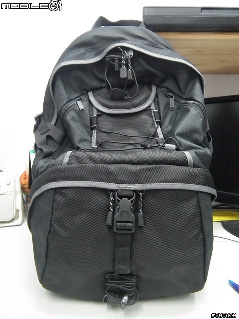 [開箱] 帶大腳架旅遊Lowepro CompuRover AW 羅普 電腦羅孚客 相機後背包