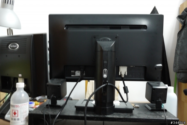BENQ  XL2410T簡單開箱~(外加 曜越黑者、i-rocksKR6260)