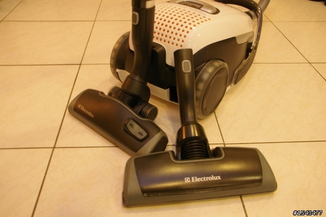ELECTROLUX 8871 吸塵器 簡單開箱文