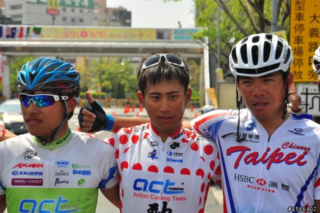 【影片】2012國際自由車環台公路大賽第7站 高雄市站~~最後衝刺畫面  精彩