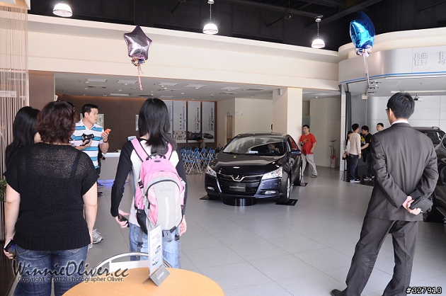 【記錄】LUXGEN 5 Sedan 高雄賞車會，多角度呈現（圖很多，#2 新增實車寫真、#6試做S5專屬桌布）