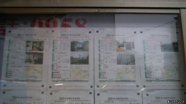 市府站廣告看板