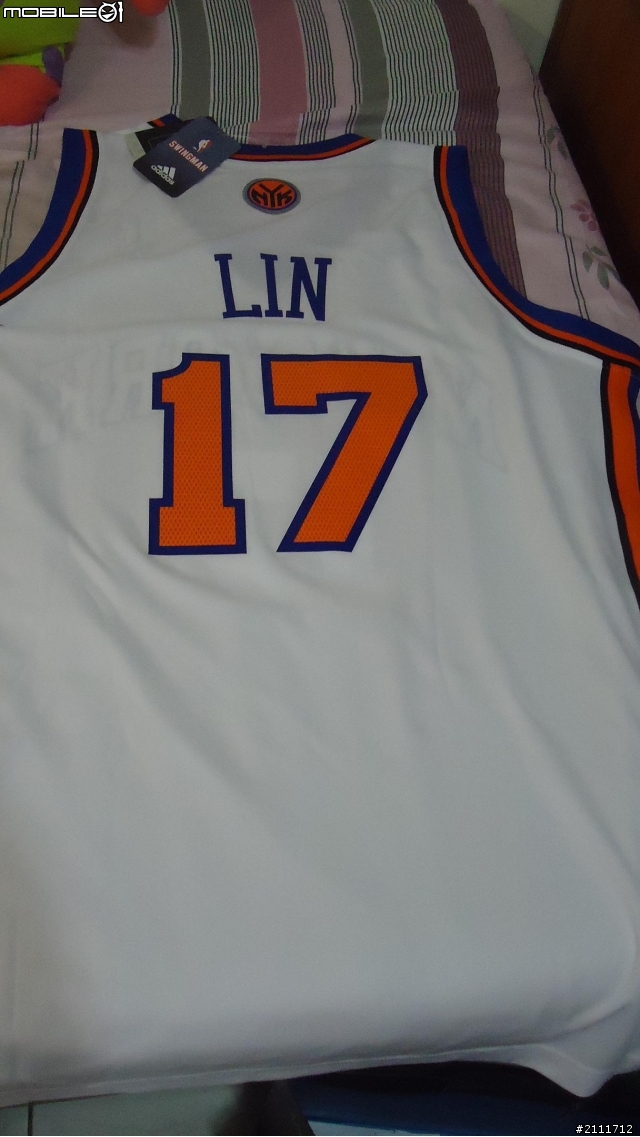 分享開箱：尼克隊 林書豪 Jeremy Lin #17 球衣 Swingman(球迷版)