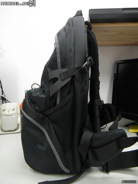 [開箱] 帶大腳架旅遊Lowepro CompuRover AW 羅普 電腦羅孚客 相機後背包
