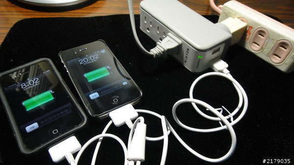 <分享>iPhone & iPod 一條兩頭雙工傳輸線(充電&USB)