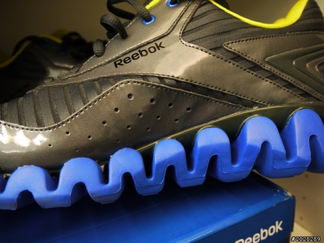 工作壓力大嗎？ 慢跑吧!!  Reebok Zigtech開箱分享