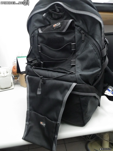 [開箱] 帶大腳架旅遊Lowepro CompuRover AW 羅普 電腦羅孚客 相機後背包