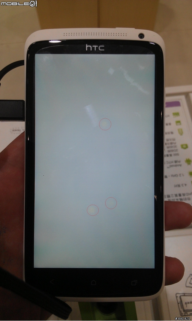ONE 螢幕的黃斑