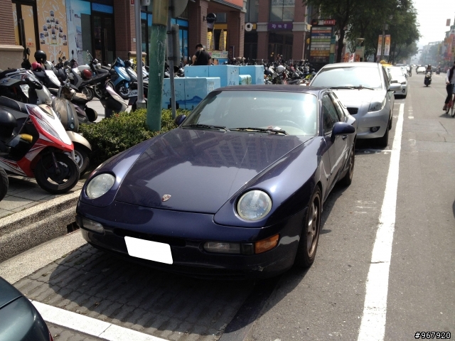 請問這台老Porsche是什麼型號呢？