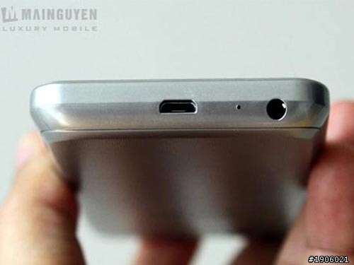 GALAXY S Advance是金屬銀色美背!???