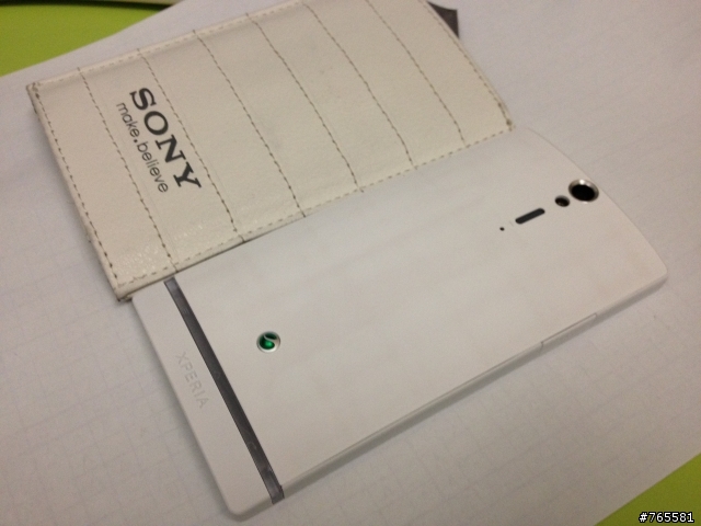 Xperia S的原廠皮套竟然會染色!!!! 怎處理?