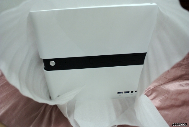 Abee acubic B50 全白色機殼開箱文 [M-ATX的選擇]